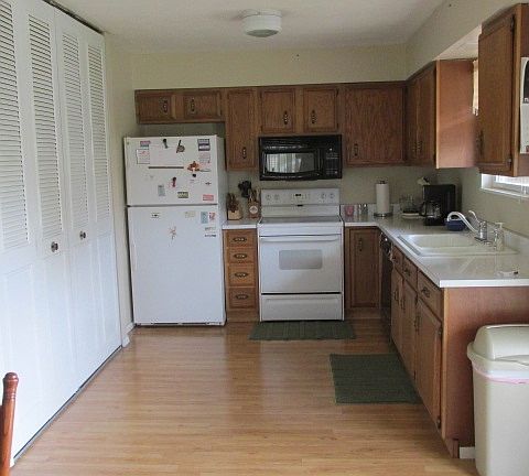 2nd image of 2500 Eckman Pl