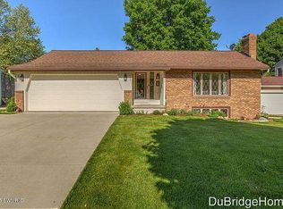 3423 Waterford Ct NE, Grand Rapids, MI