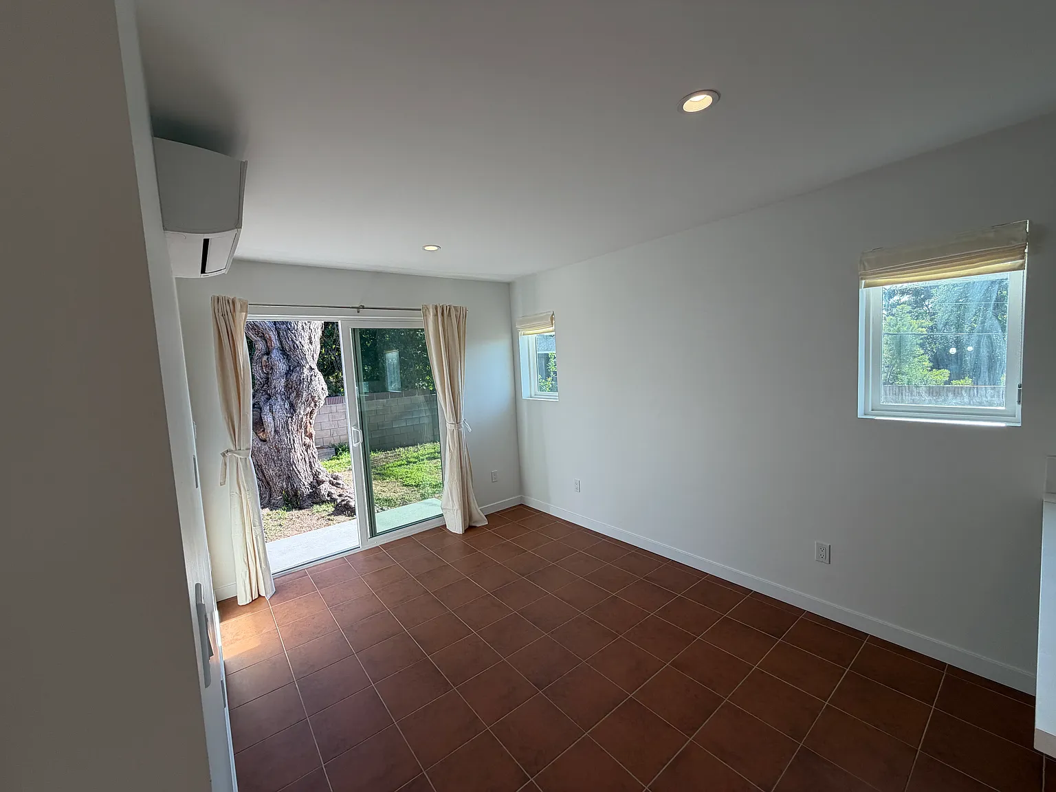 1 bed, 500 sqft, $2,100 — Photo 4