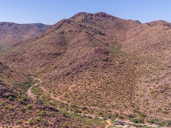 4th image of 275 N Camino De Oeste