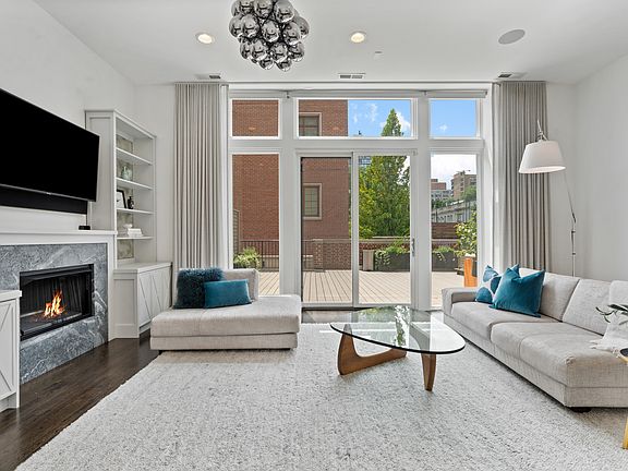 4th image of 3030 N Lake Shore Dr #202