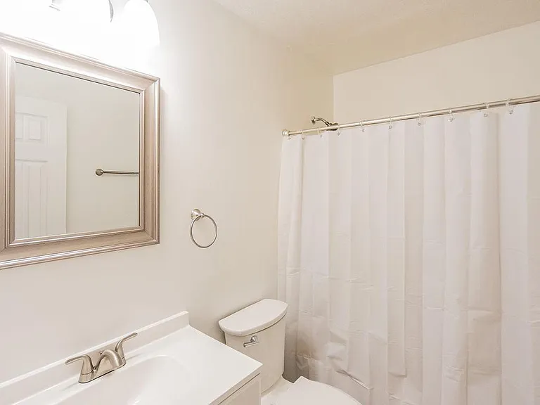 140 Limerick Dr — Photo 5