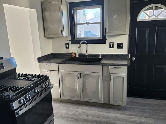 4th image of 407 Lewis Ave