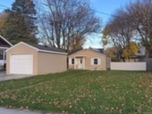115 Grant St, Barrington, IL 60010