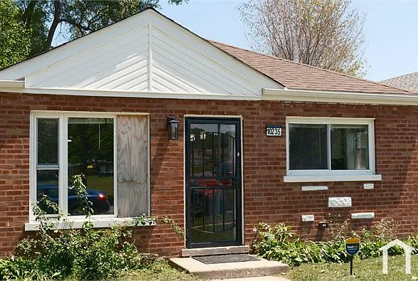 10235 S Oglesby Ave — Photo 16