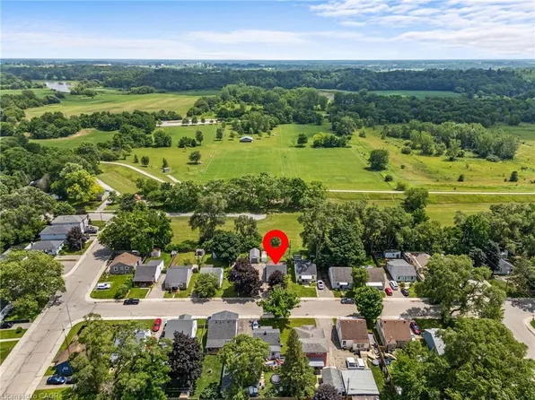 56 6th Ave, Brantford, ON N3S 1A7
