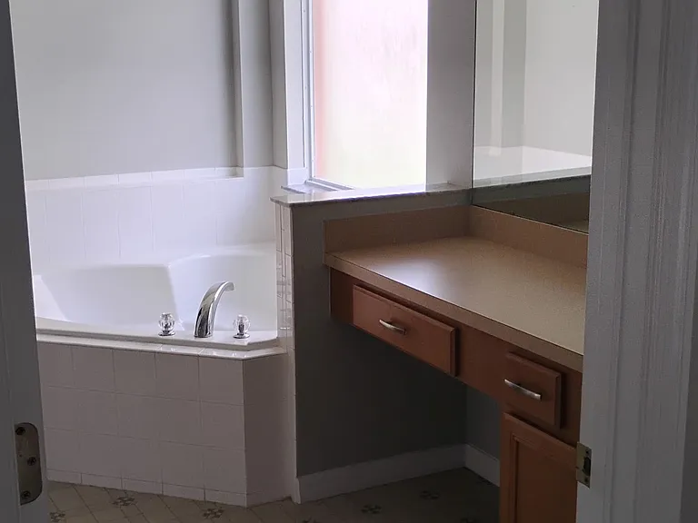 1020 Solana Cir — Photo 8