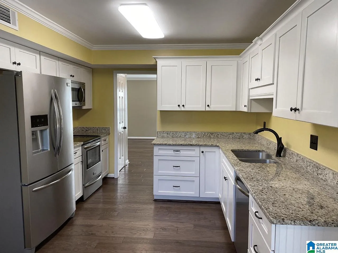 3 bed, 2.5 bath, 1592 sqft, $1,850 — Photo 2