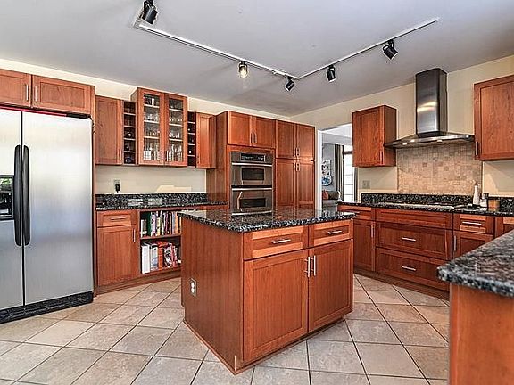 3rd image of 873 Brookside Dr