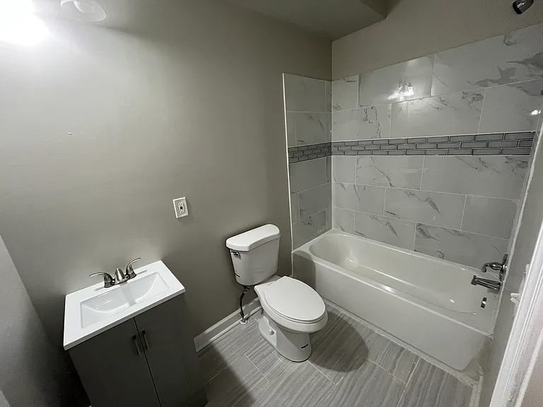 200 E 22nd St #1 — Photo 7