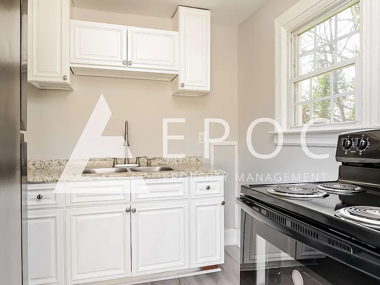 909 Grant St — Photo 4
