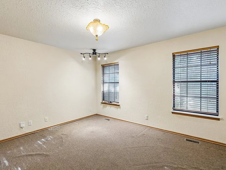 1820 Chelsea Dr — Photo 31
