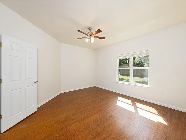 4505 Red River St #B — Photo 11