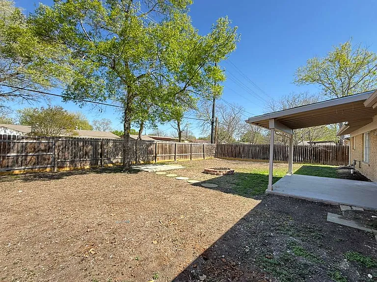 317 E Lindbergh Blvd — Photo 16