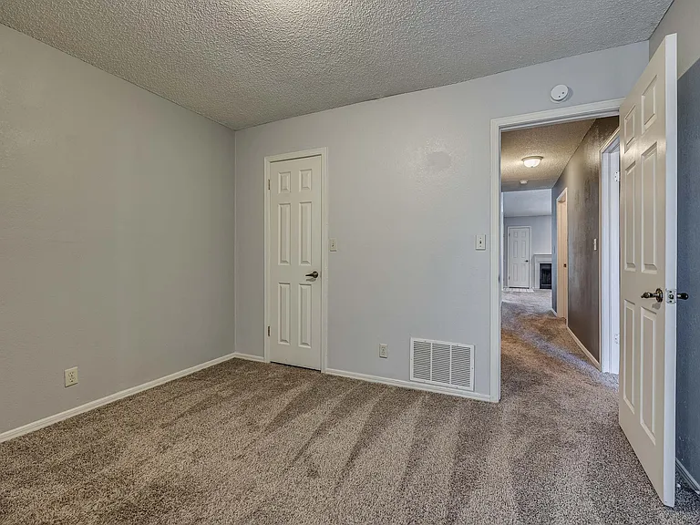 Lexington Commons - Bedroom