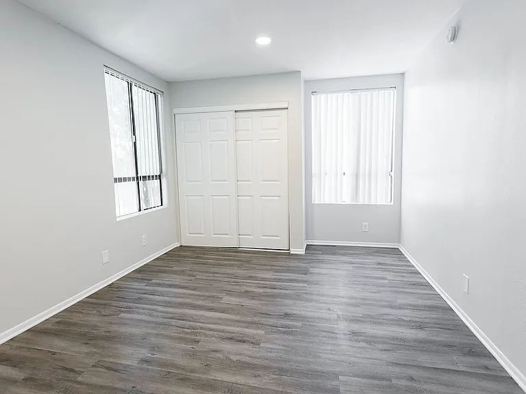 6310 Sylmar Ave — Photo 31
