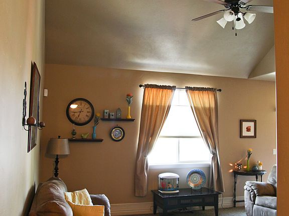 2nd image of 1536 W Lanceleaf Ln
