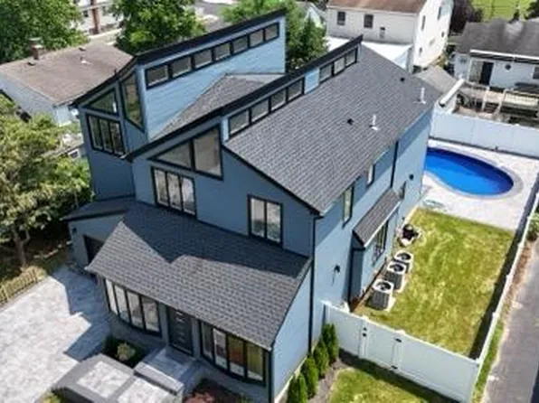 2726 Clarendon Avenue, Bellmore, NY 11710