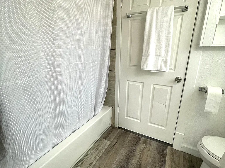 833 W Pecan St — Photo 7