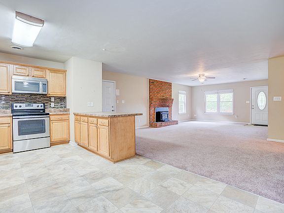 3rd image of 8433 Starlight Ln