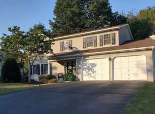 8 Parmerton Dr, Endicott, NY 13760