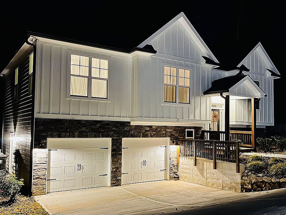 1st image of 27 Griffin Mill Dr