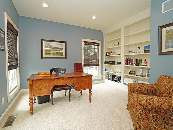 3rd image of 555 Silverleaf Ln