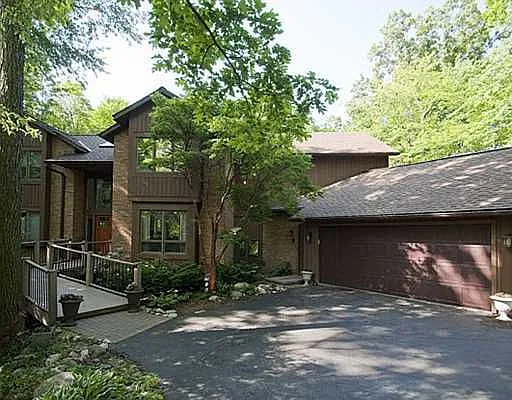 710 Barclay Ct photo 1