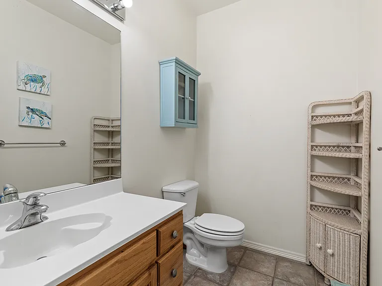 124 E Acapulco St #B — Photo 16