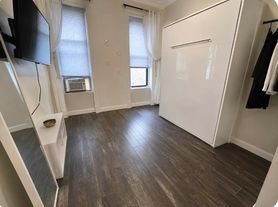 205 E 120th St