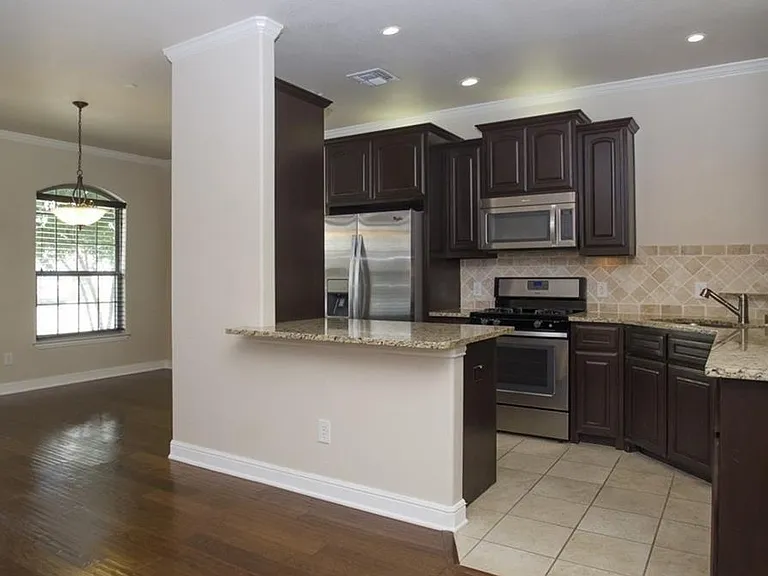 1821 Cortez Ln — Photo 9