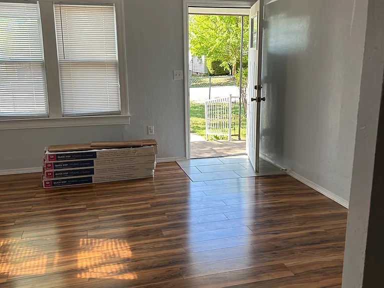 131 E Himes St — Photo 2