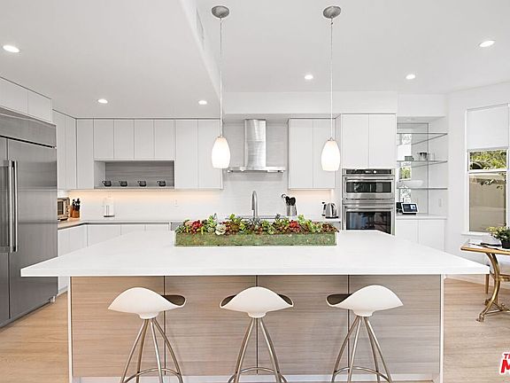 2nd image of 6481 Zuma View Pl