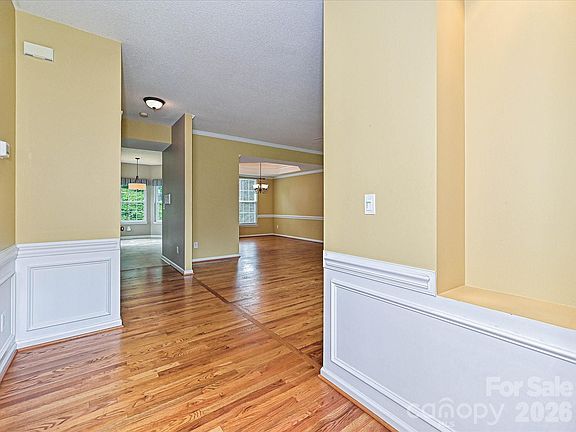 3rd image of 110 Glynwater Dr