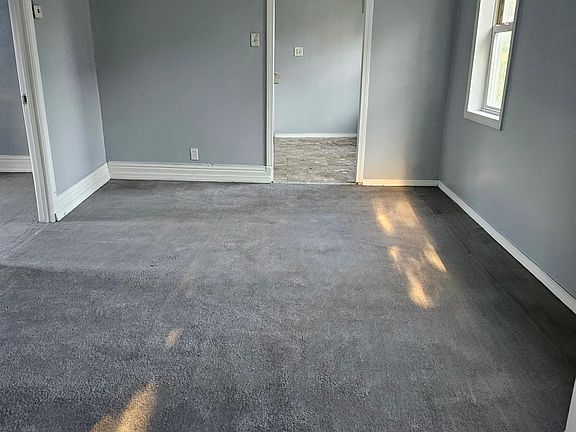 2nd image of 253 Gold St #2