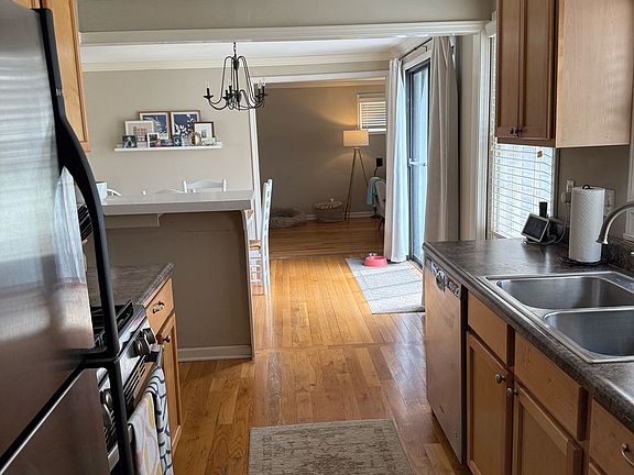 5th image of 7212 Canterbury St