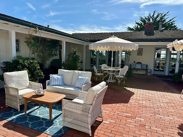 Courtyard seating.
