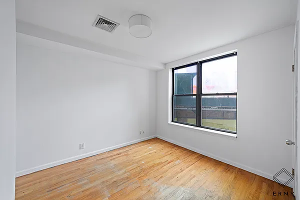 Rented by ERNY LLC | media 21