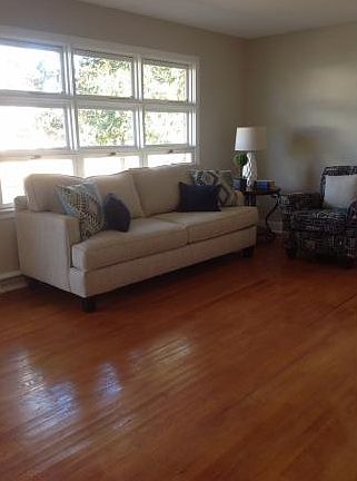 3rd image of 2523 Hyde St