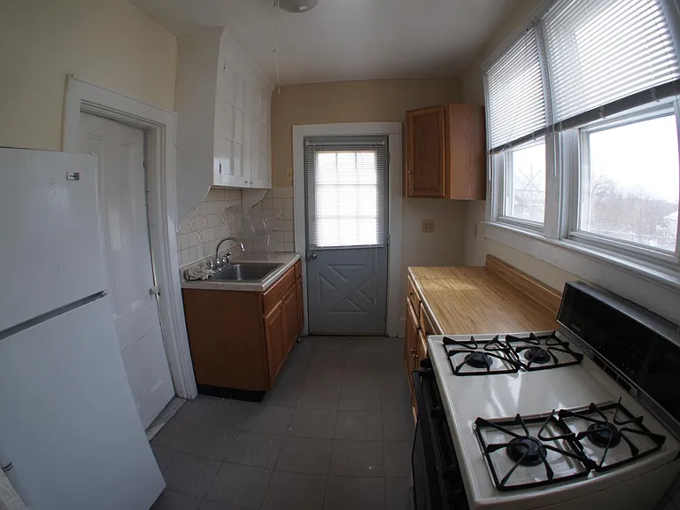 252 E Main St #3 — Photo 4