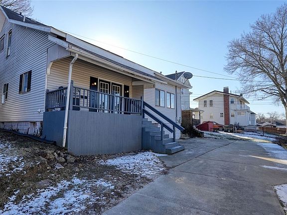 5th image of 615 Clark St