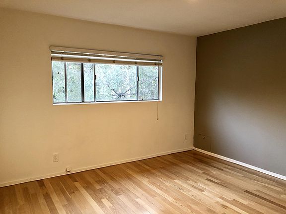 4th image of 2616 N Beachwood Dr APT 6