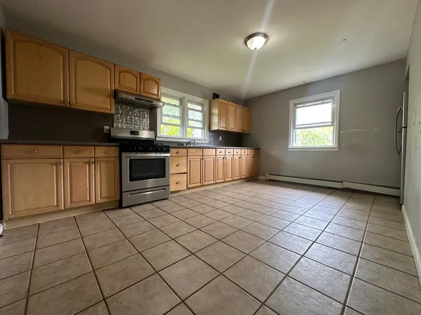 (undisclosed Address), Wyandanch, NY 11798