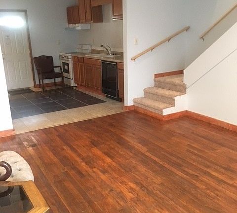 5th image of 820 S 19th St