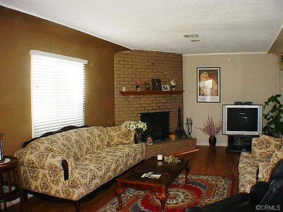 3rd image of 10250 Victoria Ave