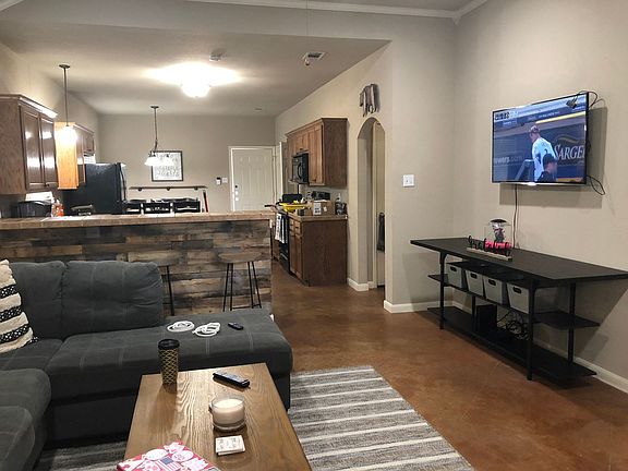 3rd image of 200 Garden Dr