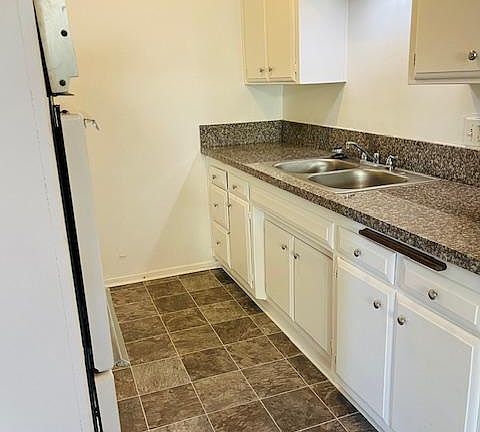 5th image of 537 N El Molino Ave APT 13