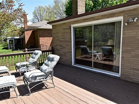 4th image of 9346 Greenbriar Dr