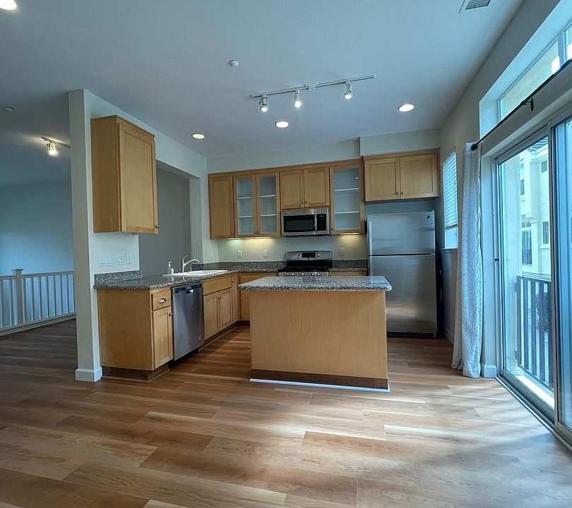 1st image of 179 Stockwell Dr
