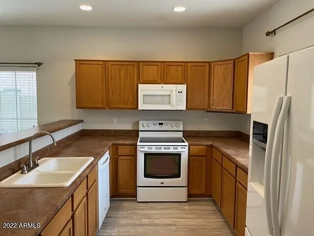 553 E San Carlos Way — Photo 4
